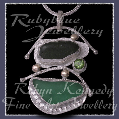 10 Karat Yellow Gold, Sterling Silver, Great Lakes Beach Glass and AA Peridot  'Beachglass' Pendant 6 Image